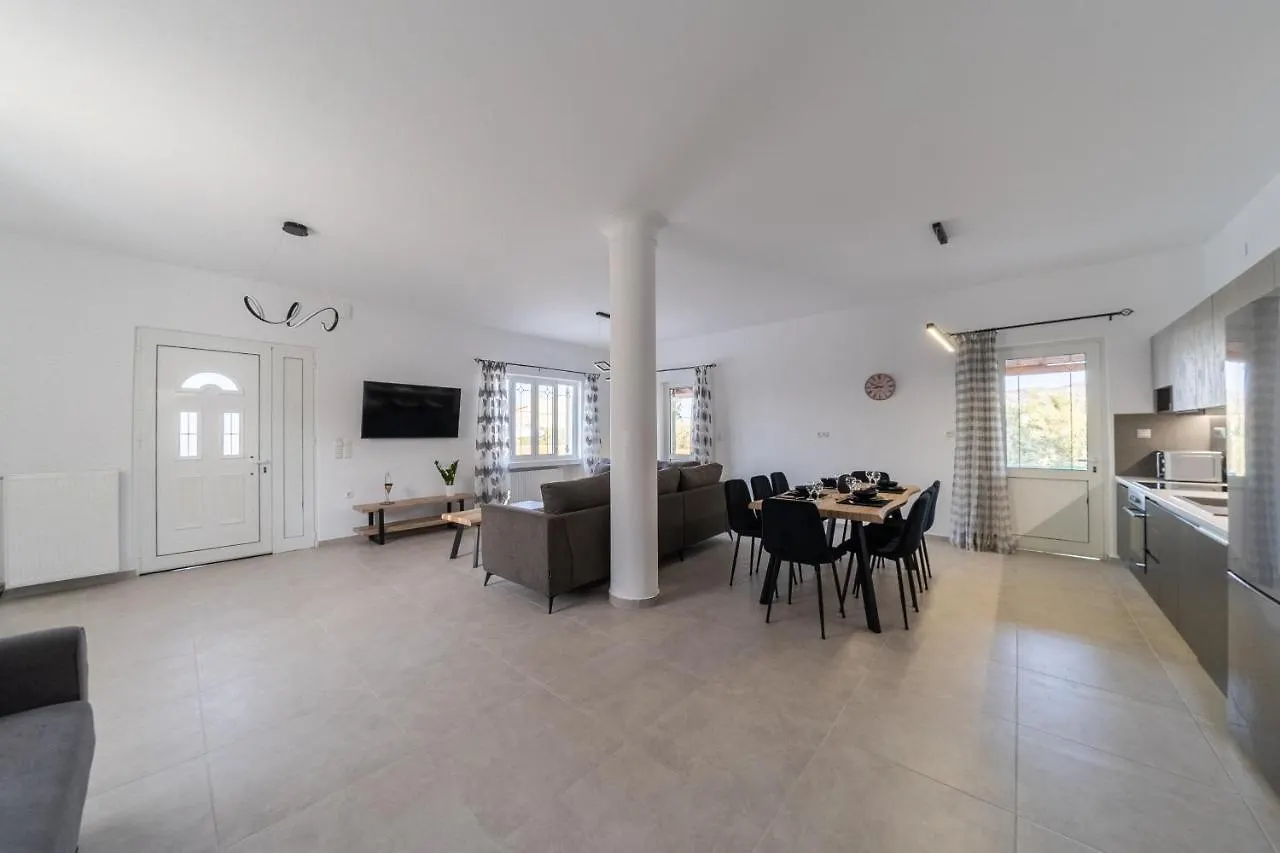 Villa Nontas Ntina With Private Pool & Playground Rethymno